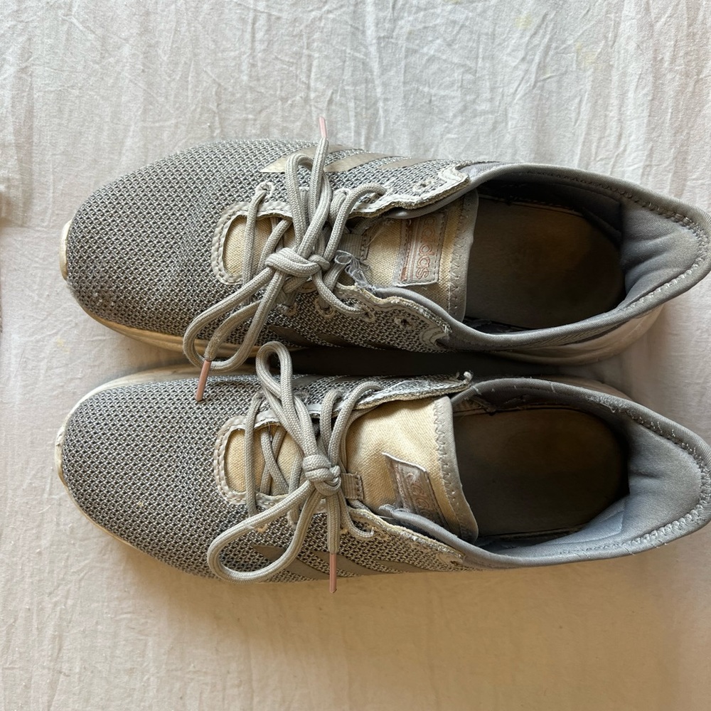 Adidas shoes sz 9